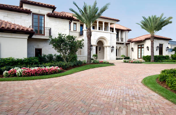 Best Driveway Paving Contractor  in Deephaven, MN
